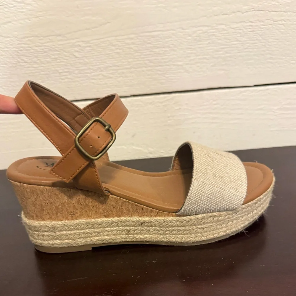 ♥️♥️ Y Not? Espadrille Wedge Sandals Size 7 Tan & Cream